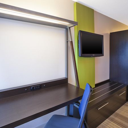 Holiday Inn Express & Suites Chicago-Midway Airport By Ihg Bedford Park Экстерьер фото