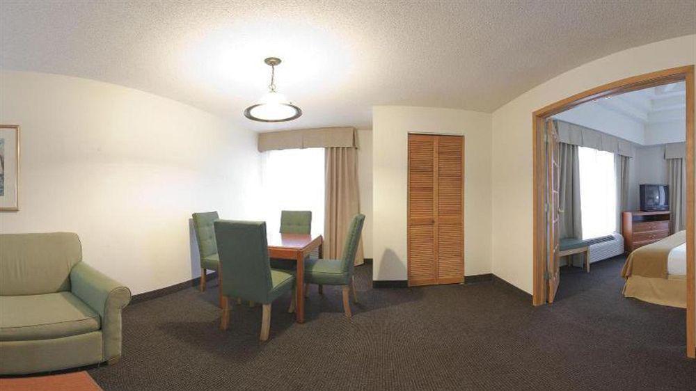 Holiday Inn Express & Suites Chicago-Midway Airport By Ihg Bedford Park Экстерьер фото