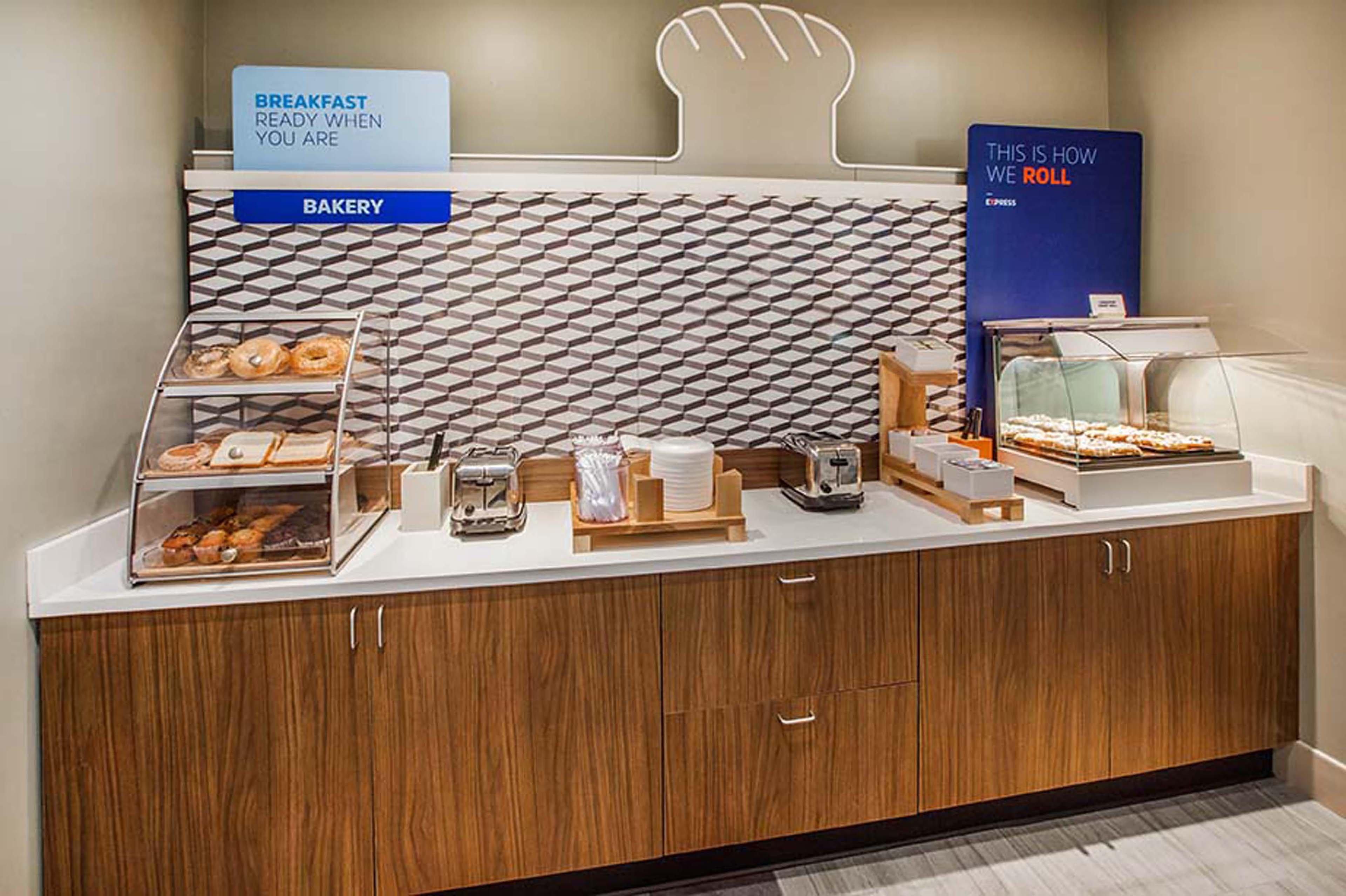 Holiday Inn Express & Suites Chicago-Midway Airport By Ihg Bedford Park Экстерьер фото