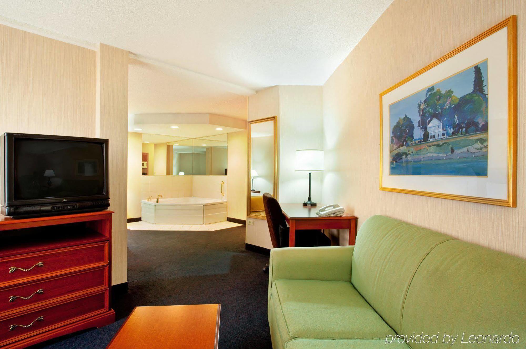Holiday Inn Express & Suites Chicago-Midway Airport By Ihg Bedford Park Экстерьер фото