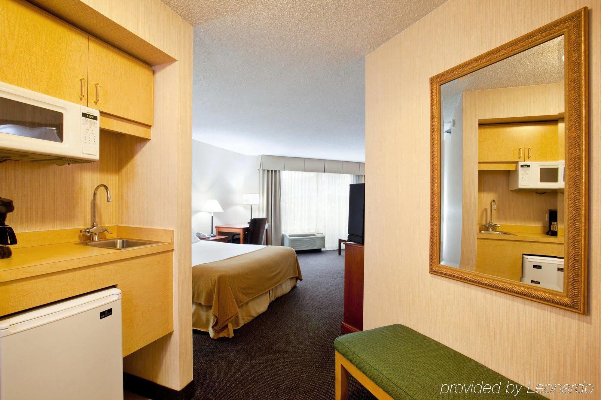 Holiday Inn Express & Suites Chicago-Midway Airport By Ihg Bedford Park Экстерьер фото